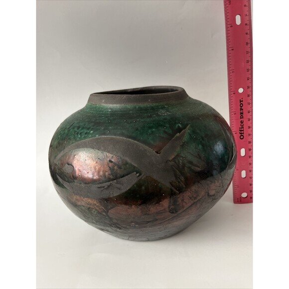 Raku Iridescent Green Tubac Signed Fish Art Pottery Vase Pot 8.5” Large - Picture 11 of 11